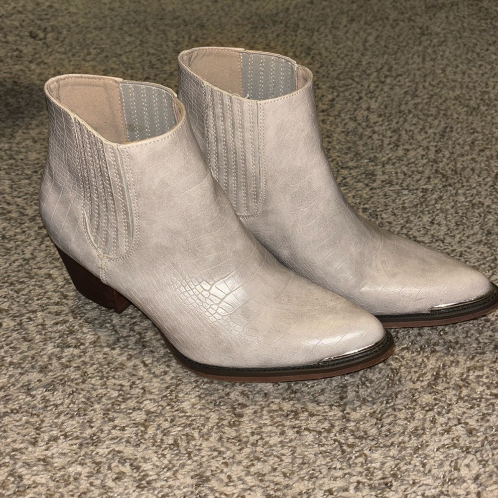 Low cut Cowgirl Boots